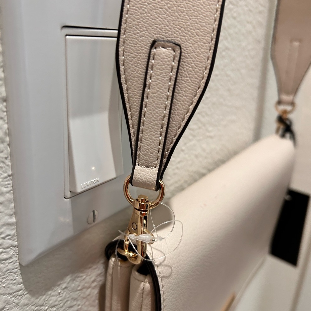 RACHEL ZOE Elegant Cream Crossbody Bag.
NEW!!!! - Picture 6 of 10